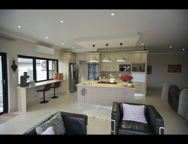 3 BEDROOM HOUSE FOR SALE IN OUTENIQUASBOSCH